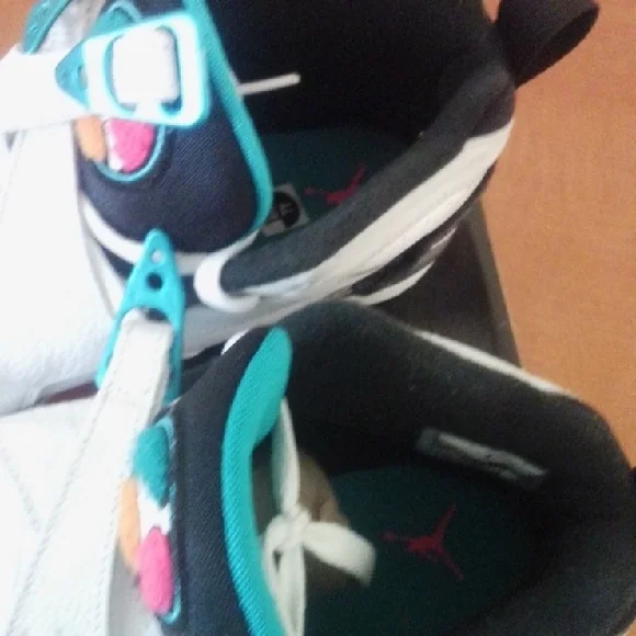 Jordan Kids White and Teal Sneakers - Picture 7 of 7